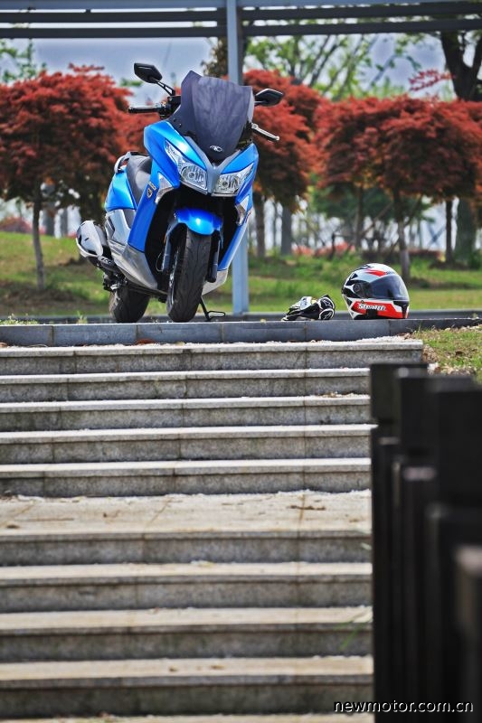 光阳赛艇300测评,牛摩测评赛科龙