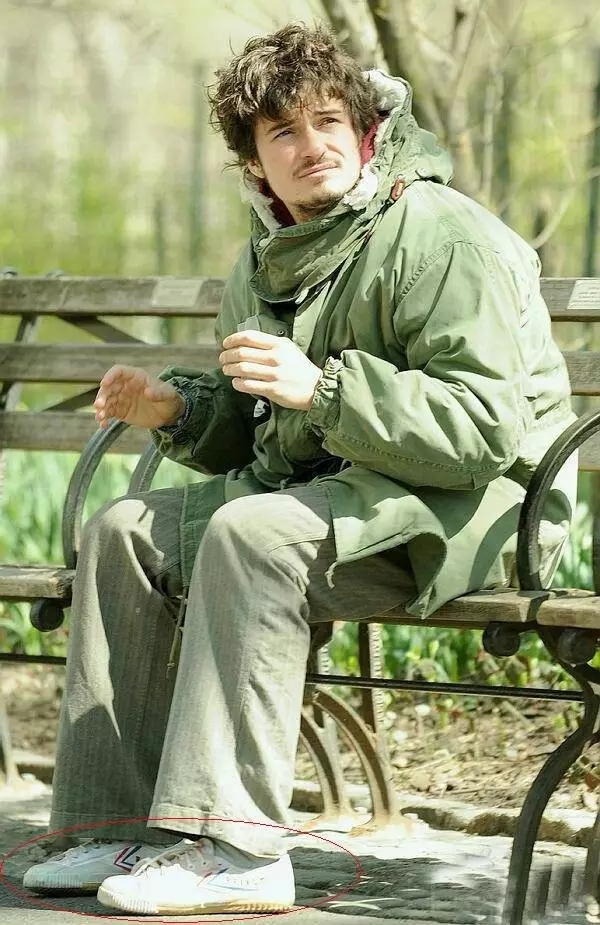 再红红不过小白鞋