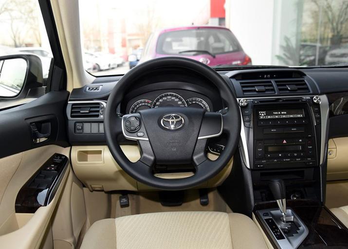 他送她一辆豪车，她却大发雷霆！只因换档就像摸裤衩。。。