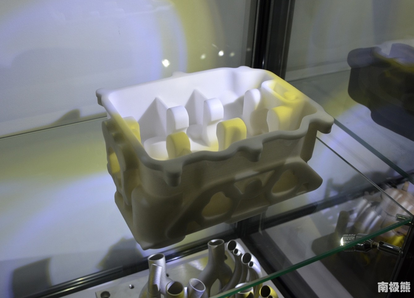 易三维金属3d打印机,3d打印尼龙机简介