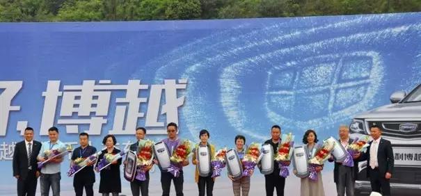 吉利博越试驾16年1.8t中控台,吉利博越试驾车一万公里可以买吗