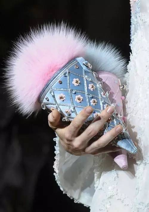 冬天的包包没点毛还能叫时髦?