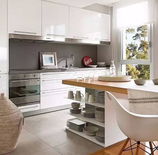 厨房地板油腻粘脚怎么办,厨房油腻怎么清洗妙招