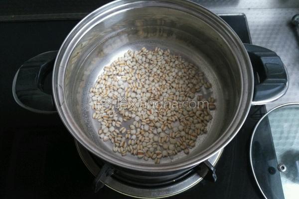 薏仁红豆汤功效,薏仁红豆汤和鸡枞一起吃会中毒吗