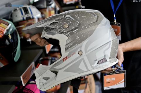 南台车展【SOL/ASTONE/THH】多款彩绘头盔亮相
