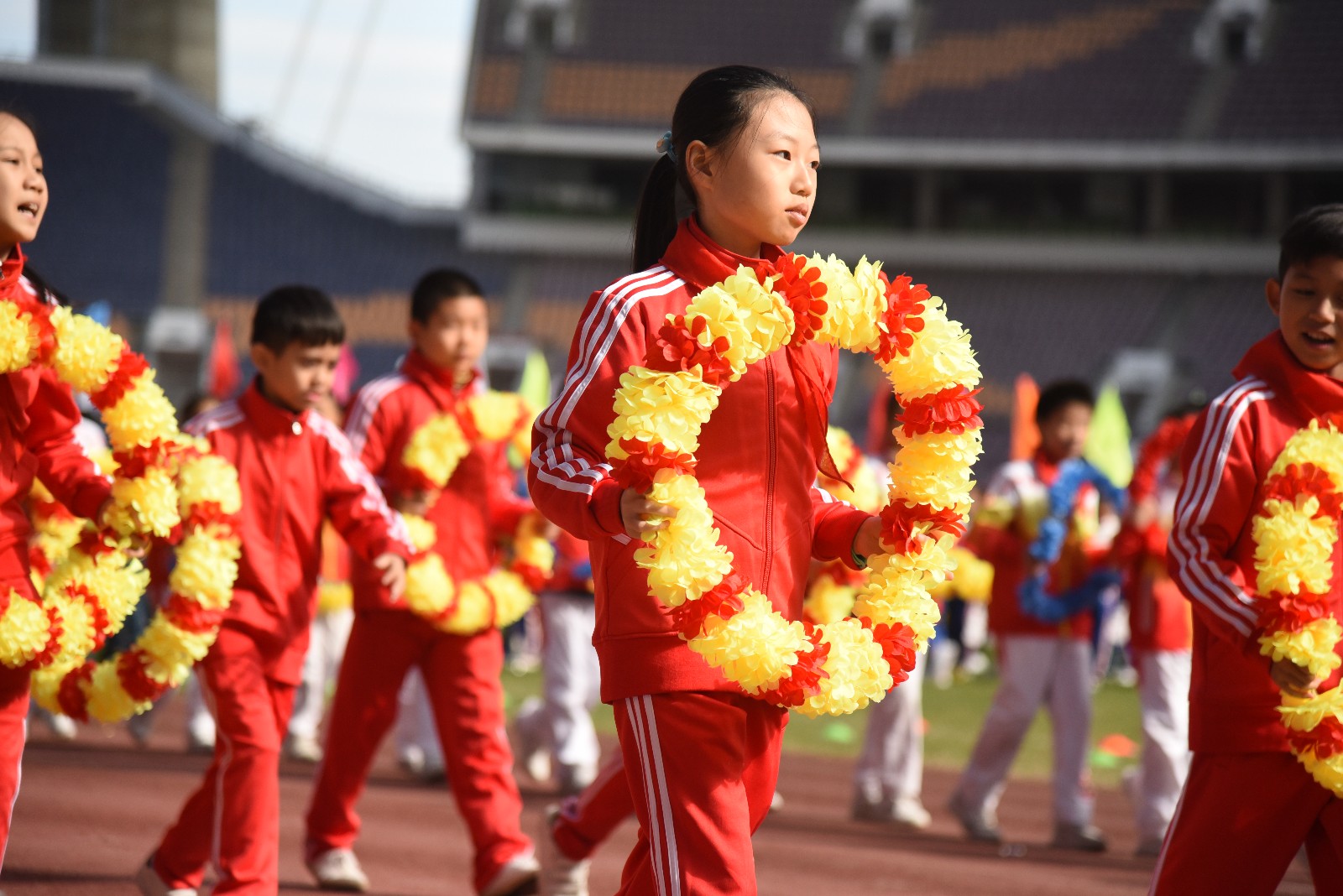 天河｜龙口西小*运学**动会：和平鸽、汉服、管乐队、拉丁舞团……