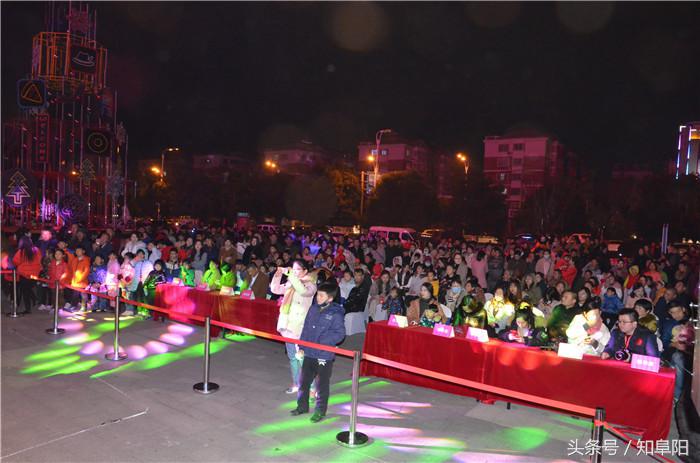 灯光璀璨点亮阜城，商厦时代广场举行摩登时代-圣诞亮灯仪式