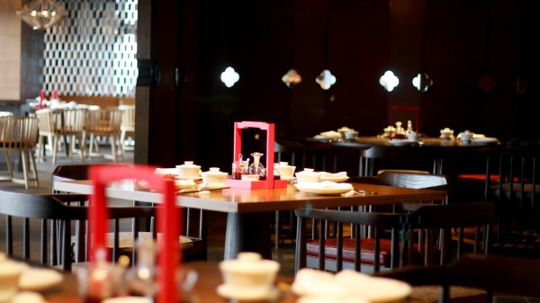 矗于湘江之畔，对望岳麓之巅，记长沙君悦酒店