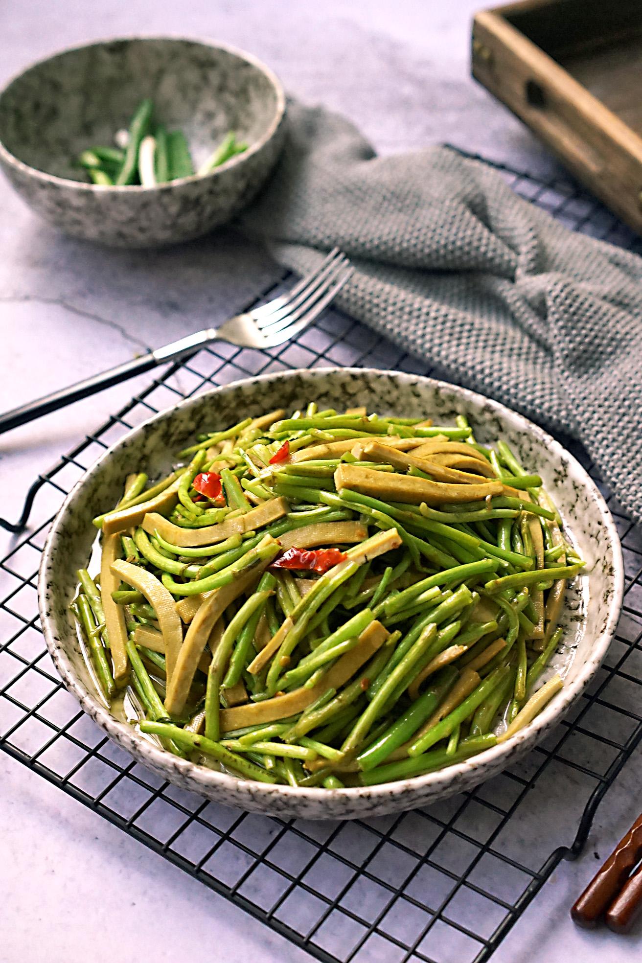 冬天上火了喝什么汤降火最快,喉咙痛上火了吃什么食物降火最快