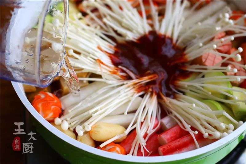 简单又实在的部队火锅,把人都能馋哭的美食的视频