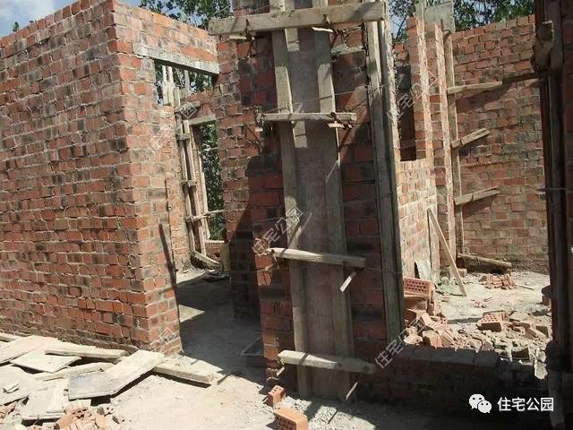 为什么红砖不如土砖,红砖为什么不能拿去盖房子