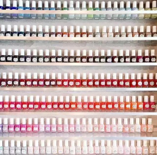 秋冬好看的指甲色,秋冬最适合的指甲油颜色多色搭配