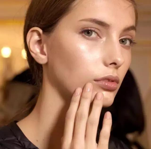 秋冬好看的指甲色,秋冬最适合的指甲油颜色多色搭配