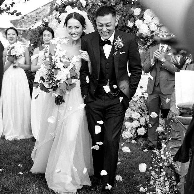 余文乐结婚黑白照,余文乐几段婚姻