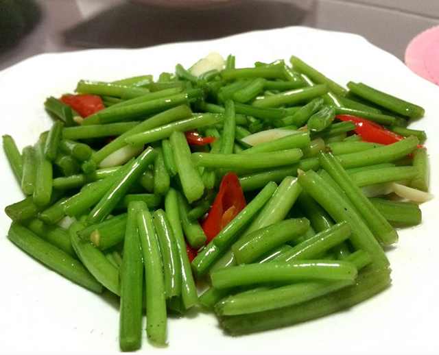 红薯梗的营养价值是什么,红薯藤营养价值与食用功效