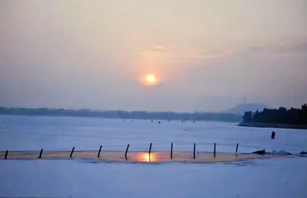 在寒冷的冬天有哪些取暖的方法,在寒冷的冬季运动应注意什么