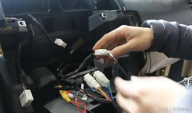 汽车怎么自己装ipad,旧的ipad如何改车载