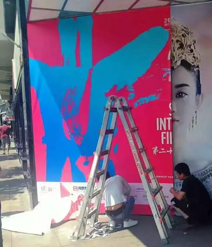 上周我们真的在电影院里住了两天