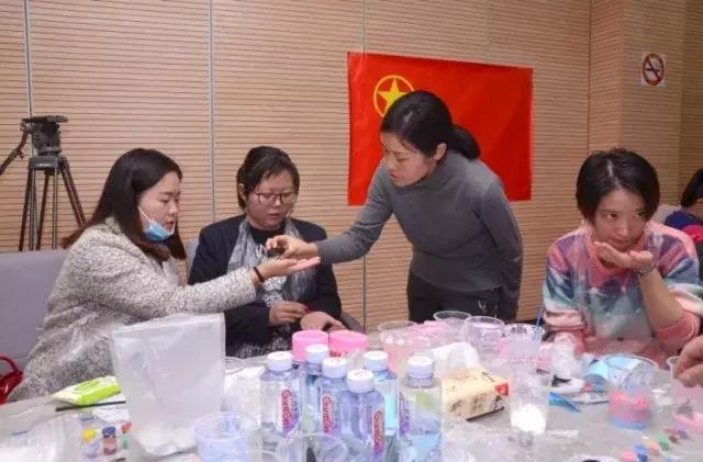 芳香生活、健康手作——记定海路街道团工委DIY石膏香薰制作活动