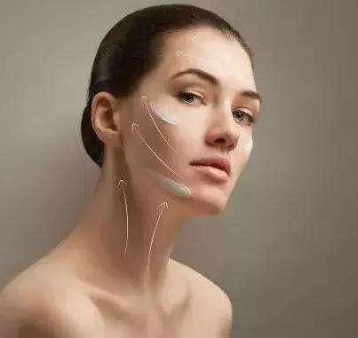 烟熏妆应该怎么化妆才好看,化妆教程烟熏妆蓝色黑色白色