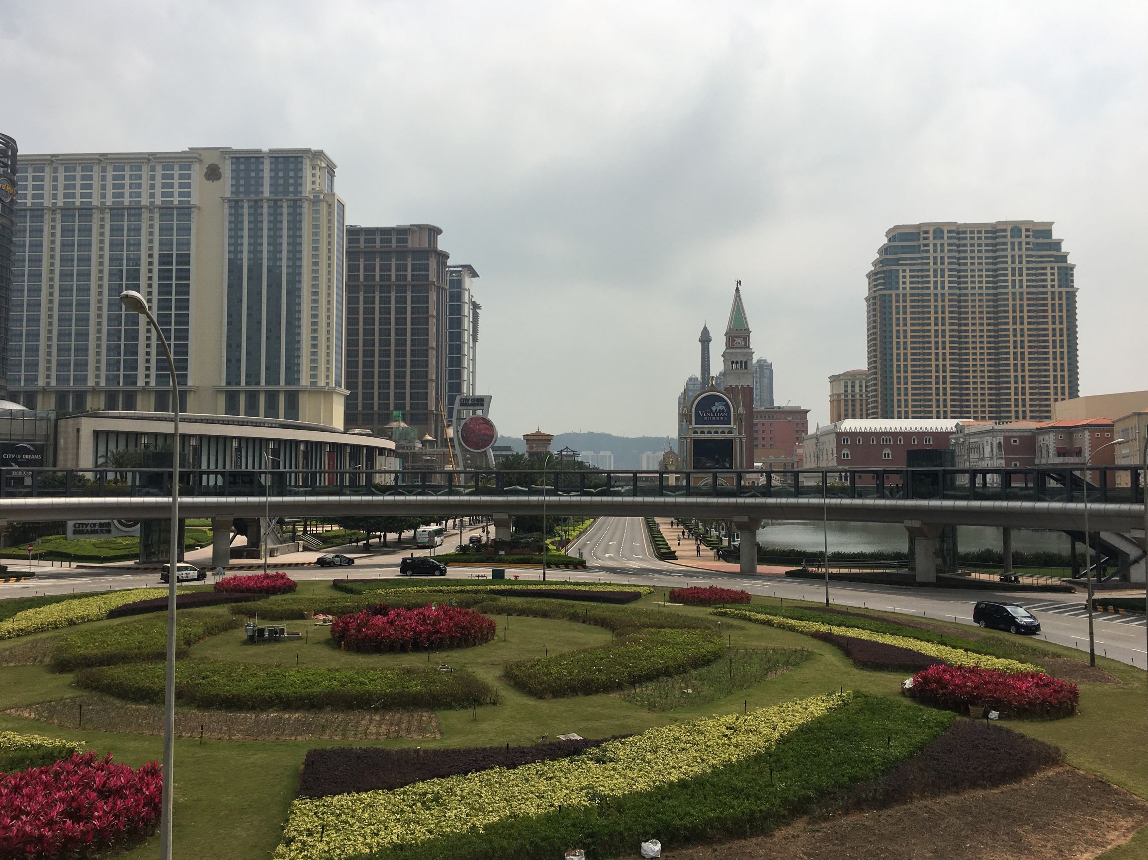 适合发朋友圈伤感幽默的句子,朋友圈搞笑励志签名