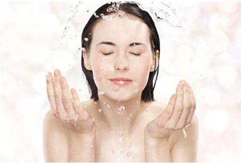 脸上长痘痘怎么办青春期学生,脸上长痘痘怎么办用什么护肤品