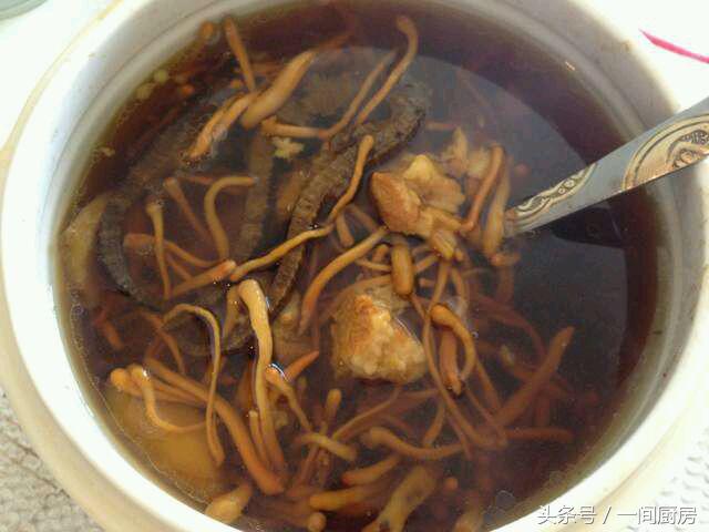 经常给老公炖汤,每天给老公炖汤