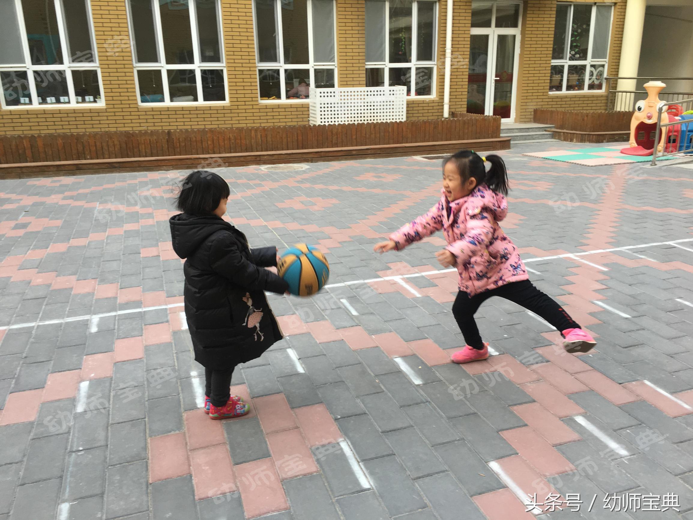 幼儿园游戏疯狂的大球,幼儿园100个体育游戏及玩法