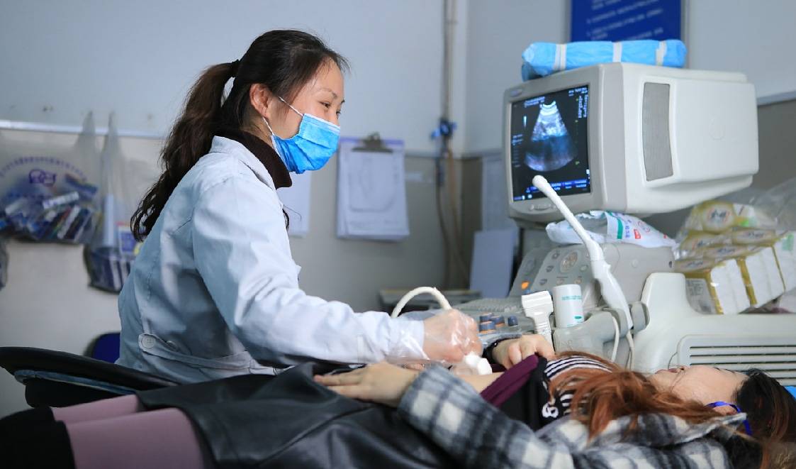 刚出生的宝宝顺产经历,宝妈顺产生孩子经历讲解