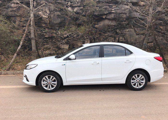 荣威3602018款,2017款荣威360手动豪华价格