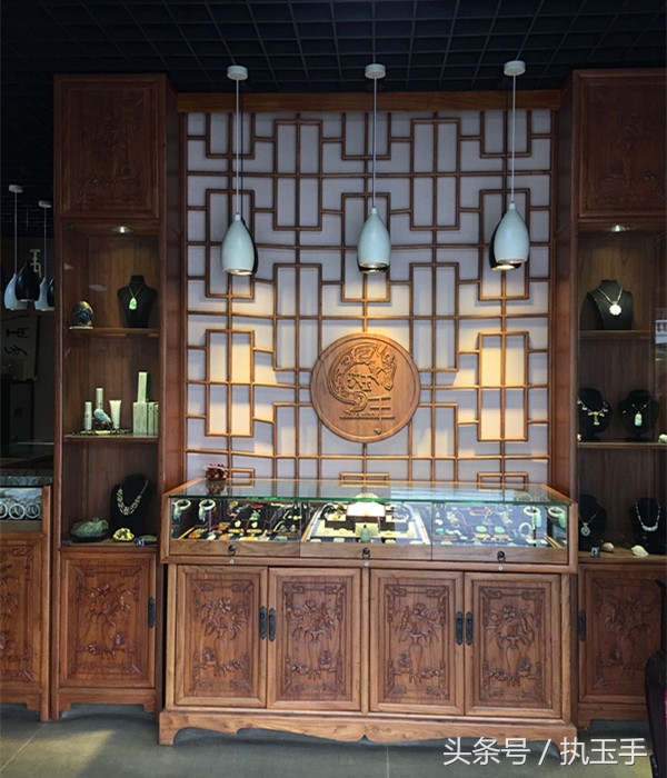 普通人买正品翡翠最好在哪里买,去哪个品牌买翡翠比较放心