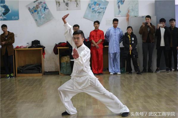 武汉工商学院球赛,武汉工商学院第三届舞青杯