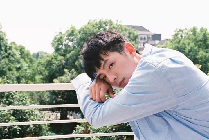 在相逢的地方告别,不停地告别与相逢