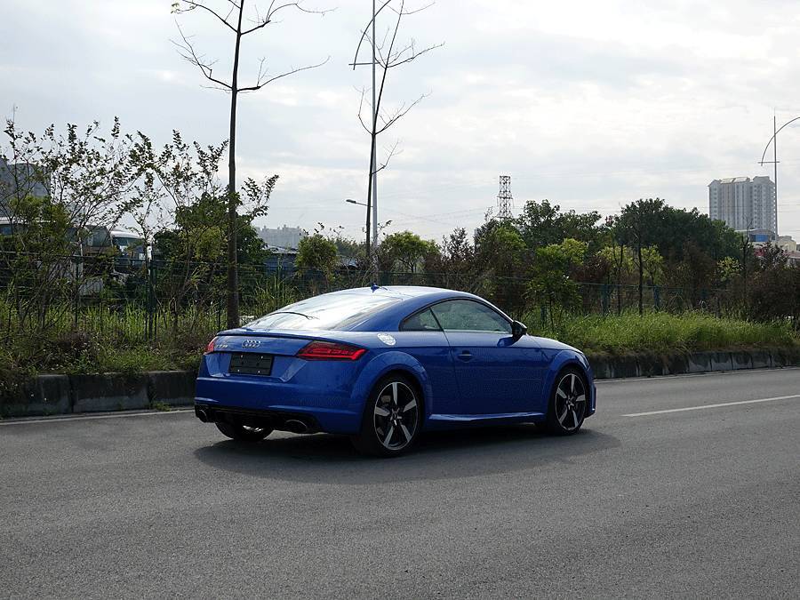 奥迪小跑车ttrs,奥迪tt迷你小轿跑
