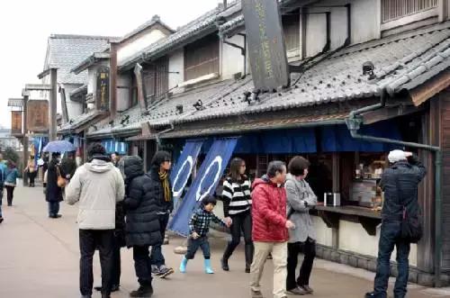 4000名中国游客坐船扫货日本,中国游客在日爆买LV