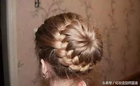 迷人发型你一个都不会？5款优雅盘发教程，包看包会~