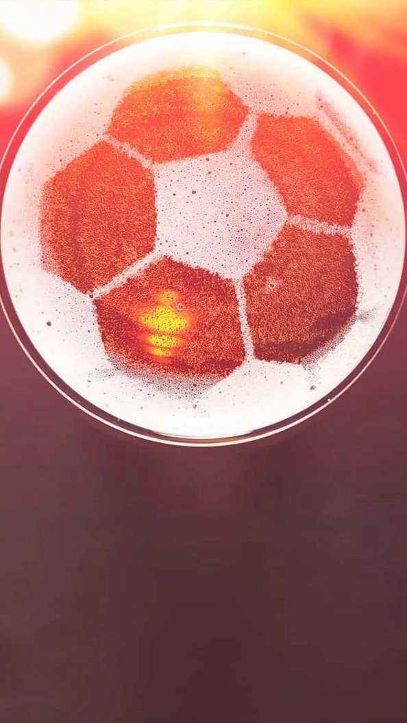 关于足球的炫酷手机壁纸,少年感的足球壁纸