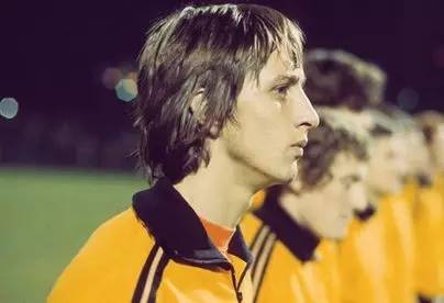 克鲁伊夫巅峰颜值,克鲁伊夫一代宗师