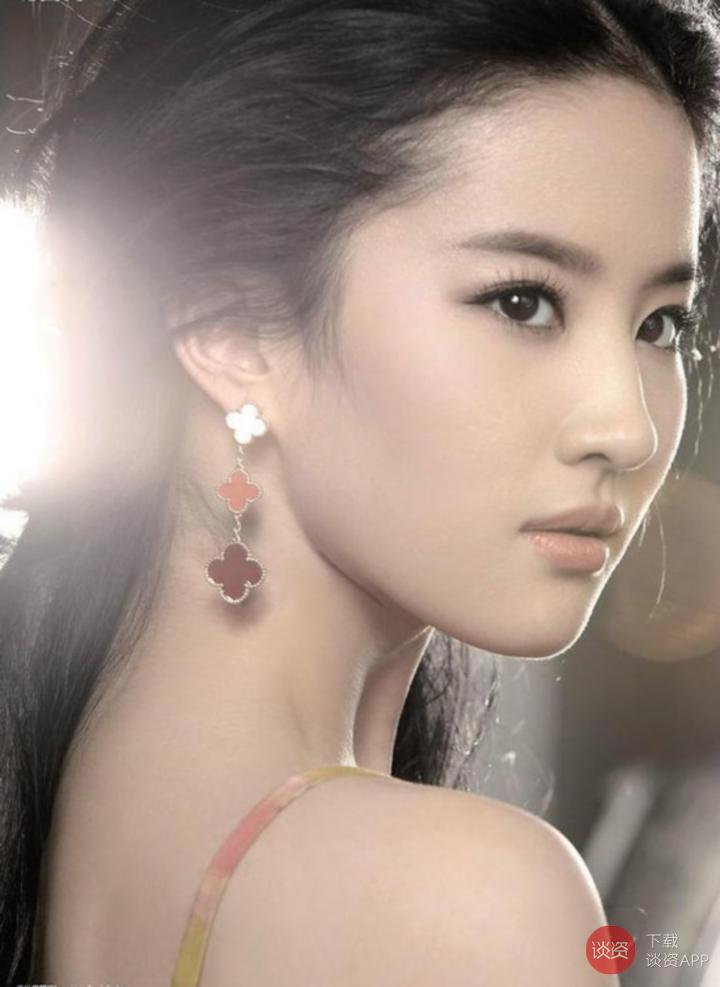 手一抖竟然看到女神丑得一哔的发际线，一定是打开方式不对