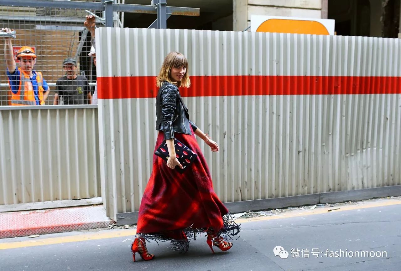 时髦潮女孩冬季穿搭攻略 (圣诞色彩搭配什么衣服)