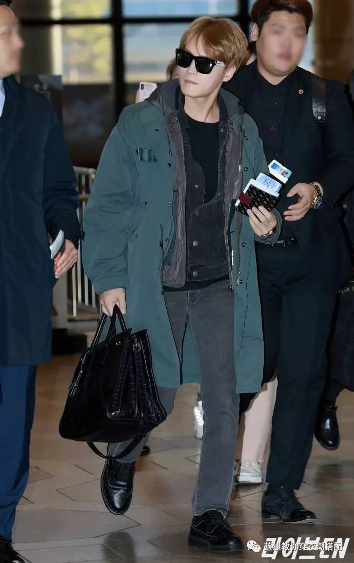 插播男明星｜边伯贤罗志祥金在中机场*服私**，活动*服私**搭配