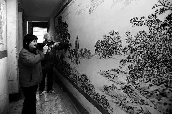 壹闻：美女用身体做画布艺术还是噱头