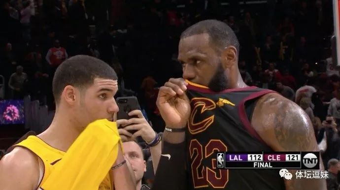 铿锵玫瑰绽放了!一场比赛40米吊射和蝎子摆尾都来了