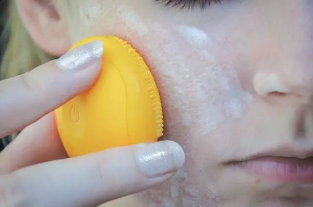 洗脸界的最黑科技，用手洗10遍不如用它洗1遍！