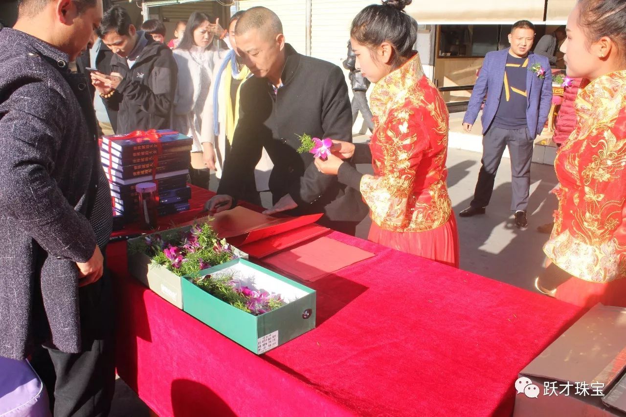 腾冲超美琥珀,腾冲琥珀价格