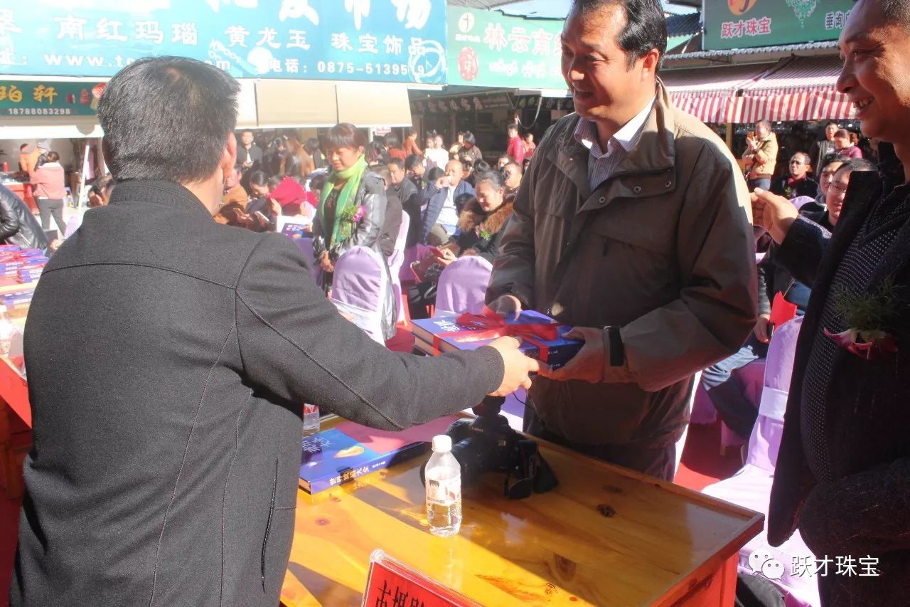 腾冲超美琥珀,腾冲琥珀价格