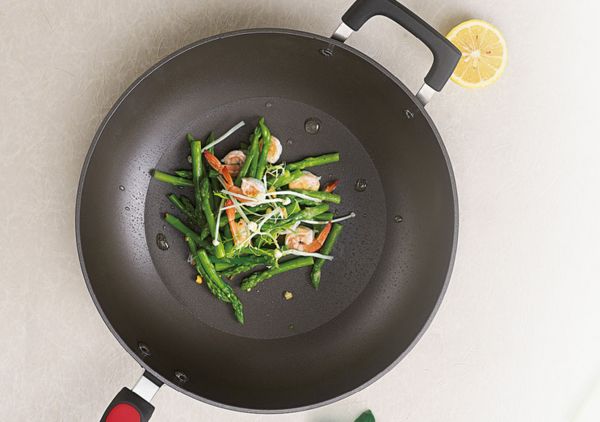 不粘锅掉涂层了就扔了吗,不粘锅掉漆了对人身体有毒吗