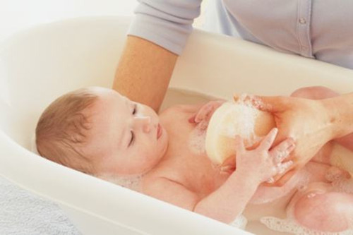 1个月的小孩怎么护理,1个月以内的宝宝如何护理