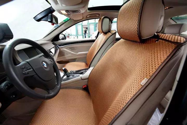 汽车什么坐垫最好用又舒服,什么材质的汽车坐垫有档次易清理