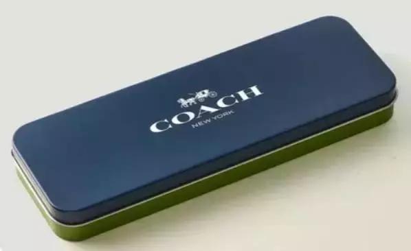 日本便利店已被代购掏空！听说这本50块杂志免费送一套COACH笔！